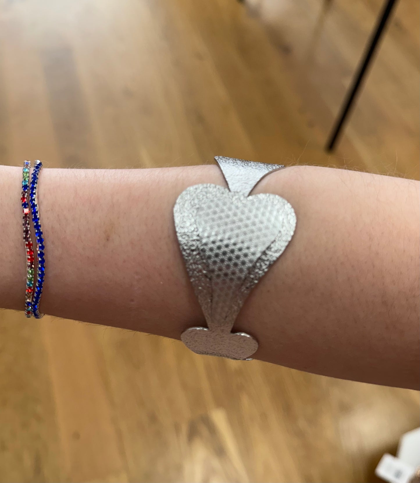 Esclava corazones plateada