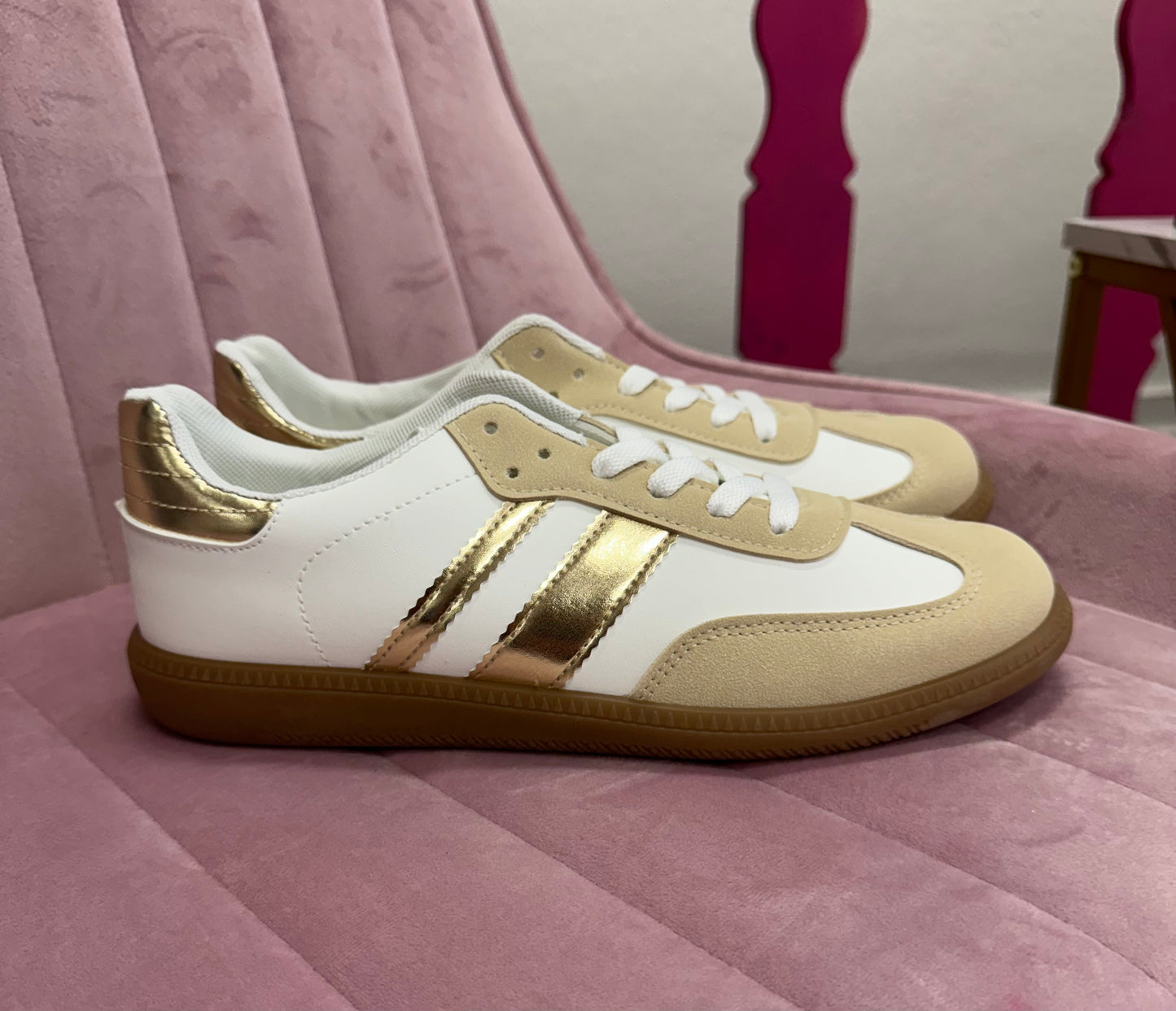Zapatillas rayas doradas