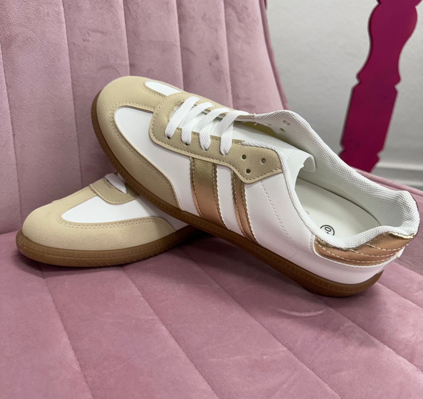 Zapatillas rayas doradas
