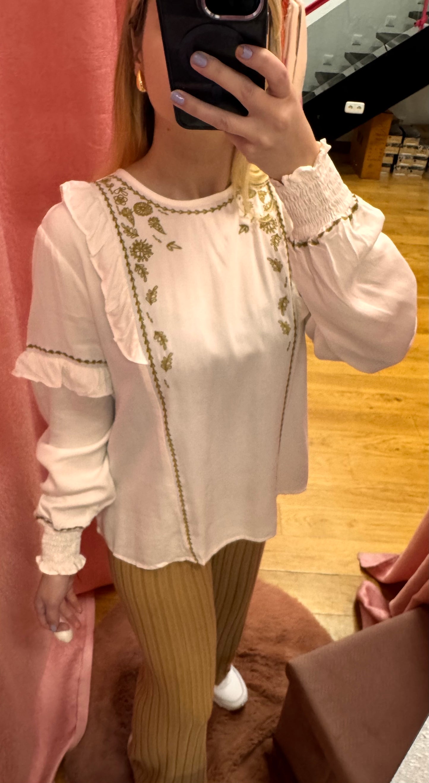 Blusa con bordado