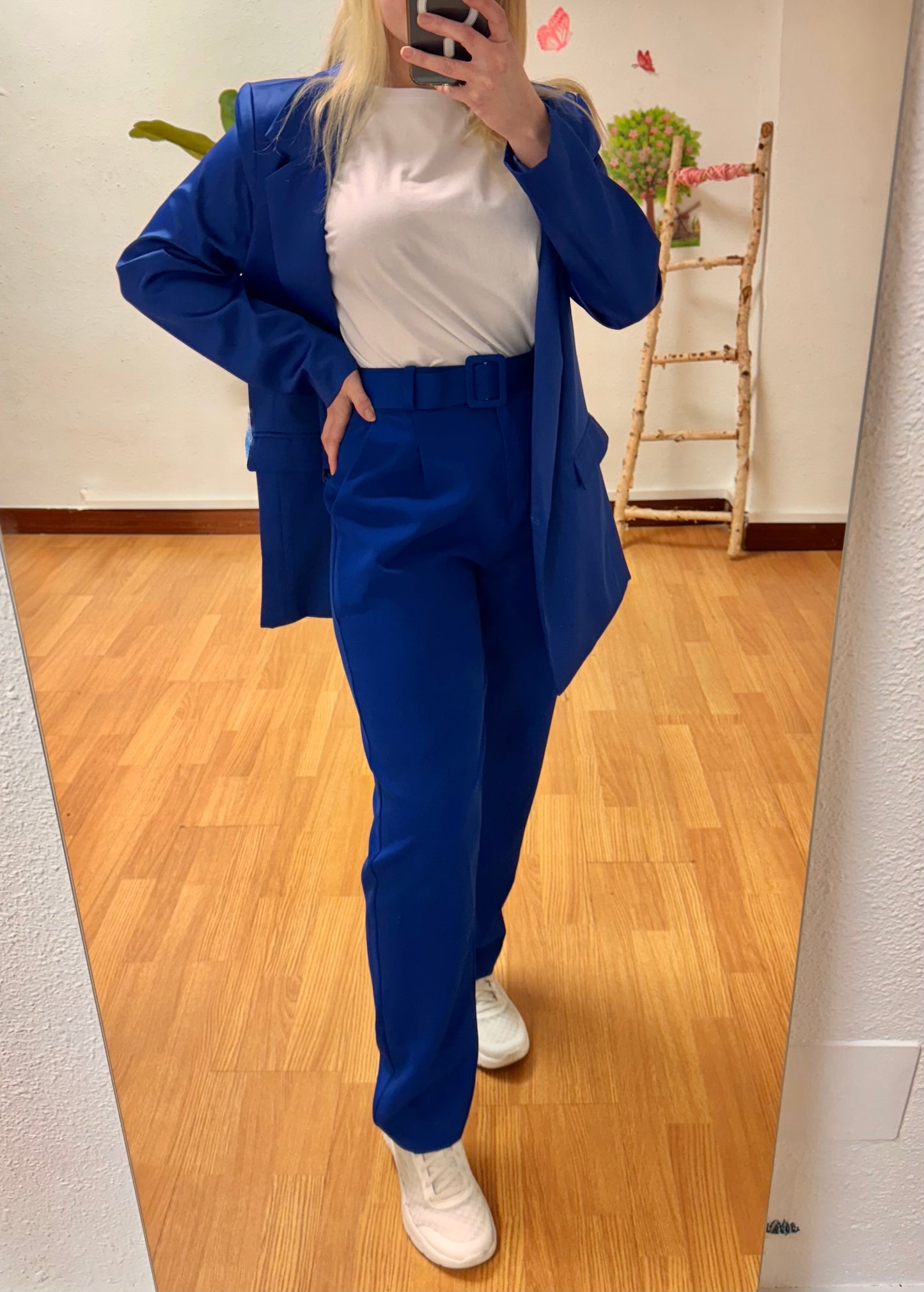 Pantalón azul eléctrico