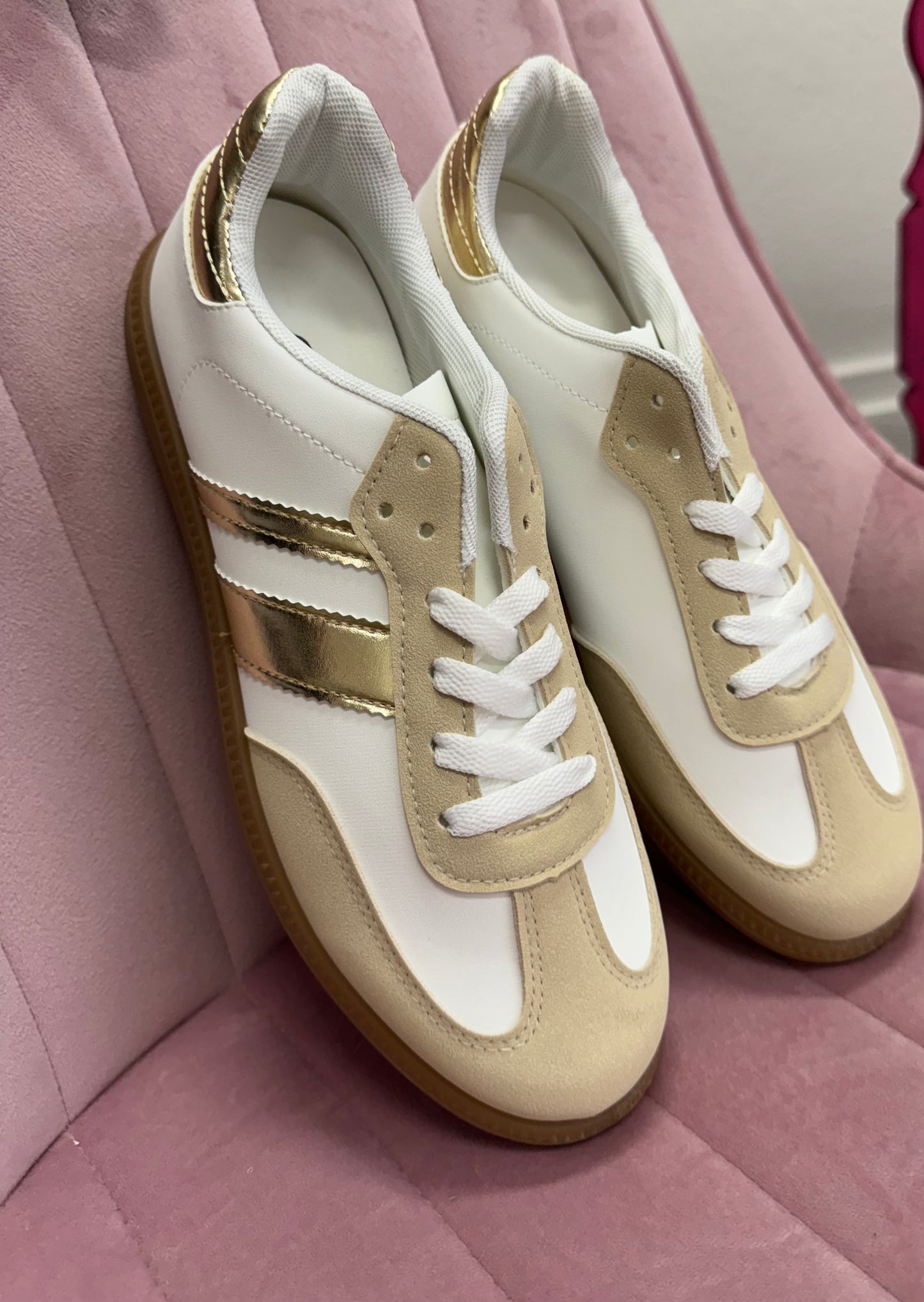 Zapatillas rayas doradas