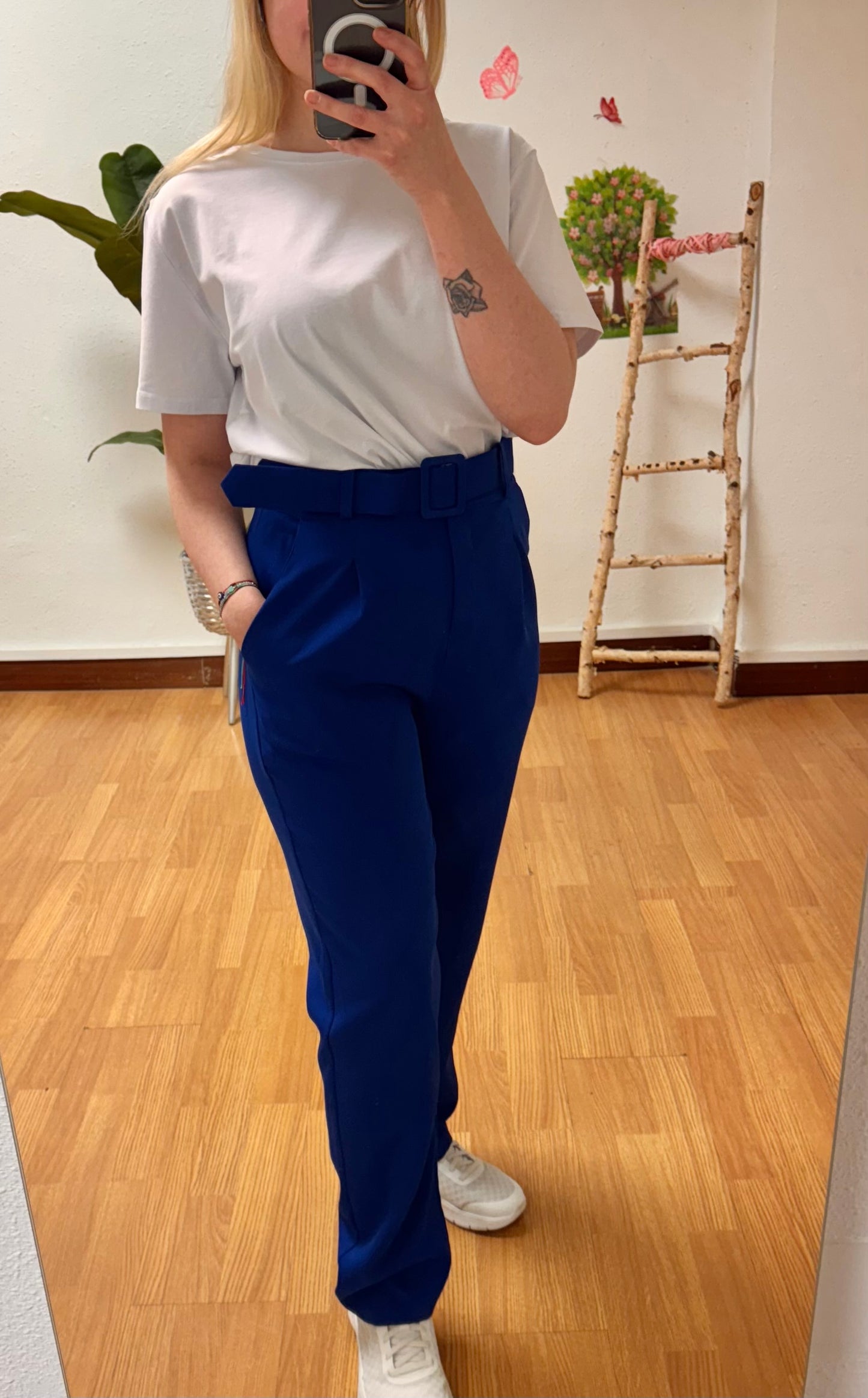 Pantalón azul eléctrico