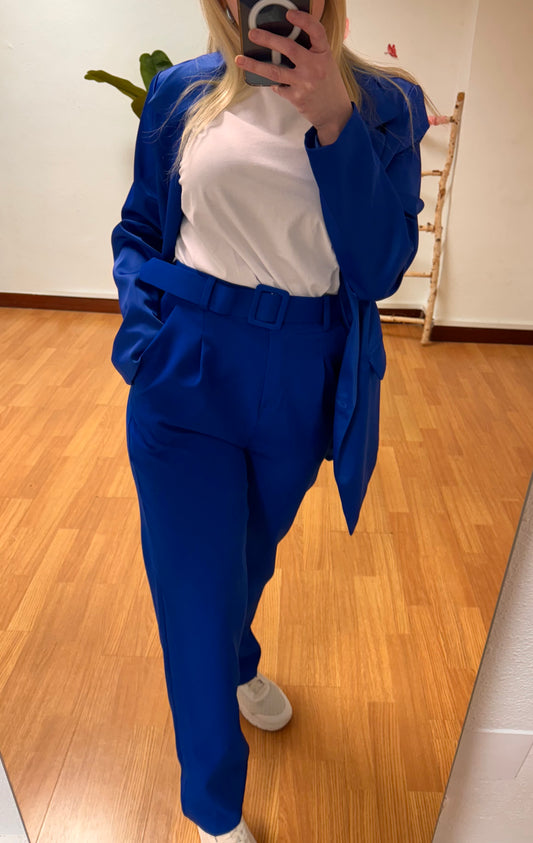 Pantalón azul eléctrico