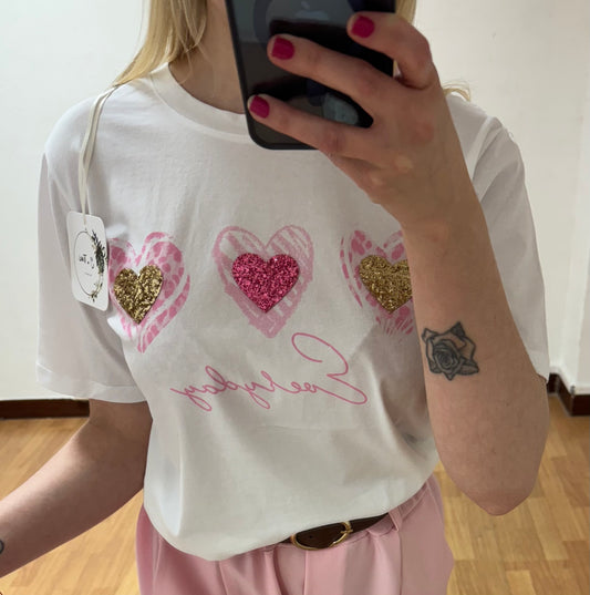Camiseta corazones rosas