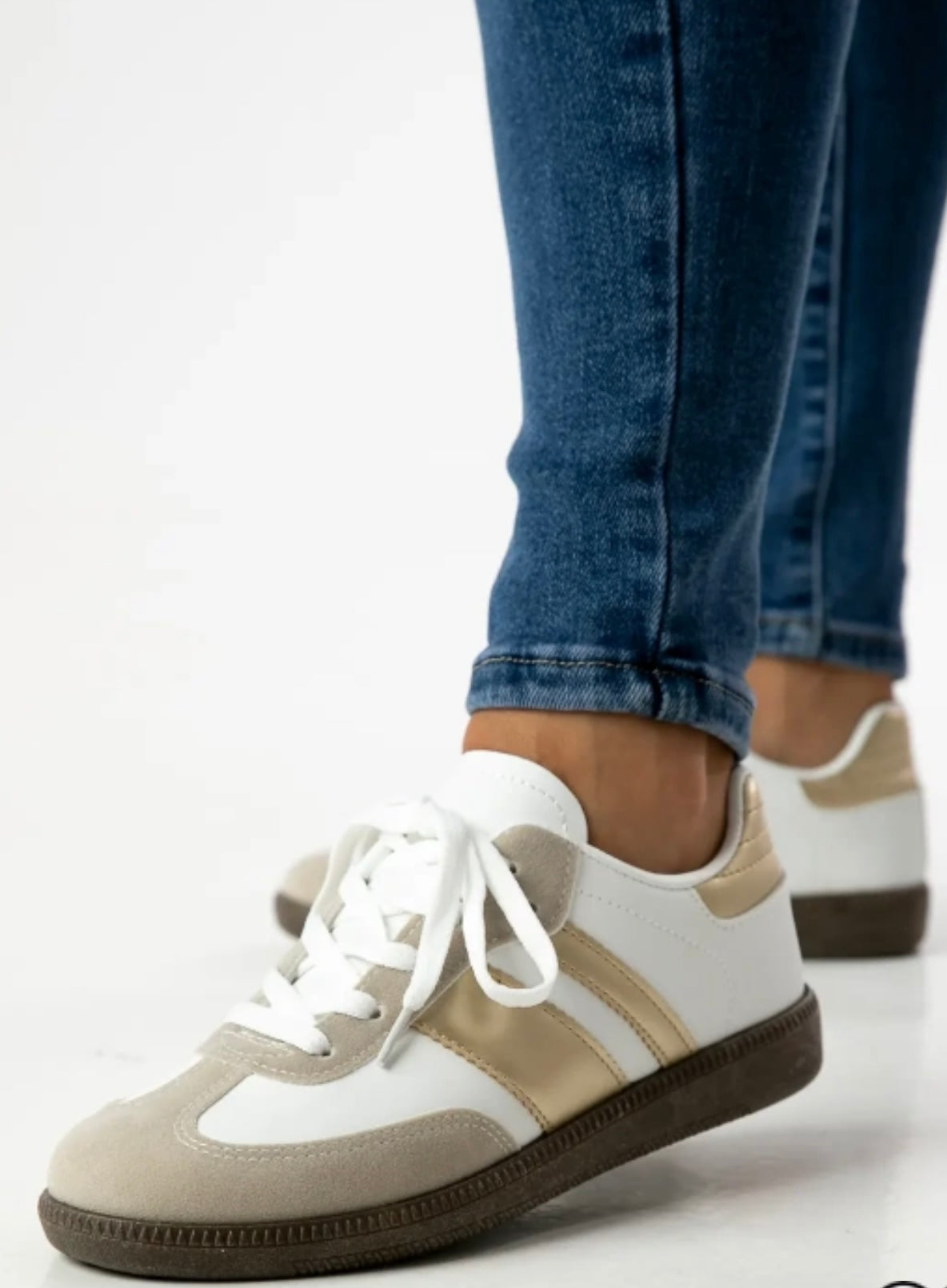 Zapatillas rayas doradas
