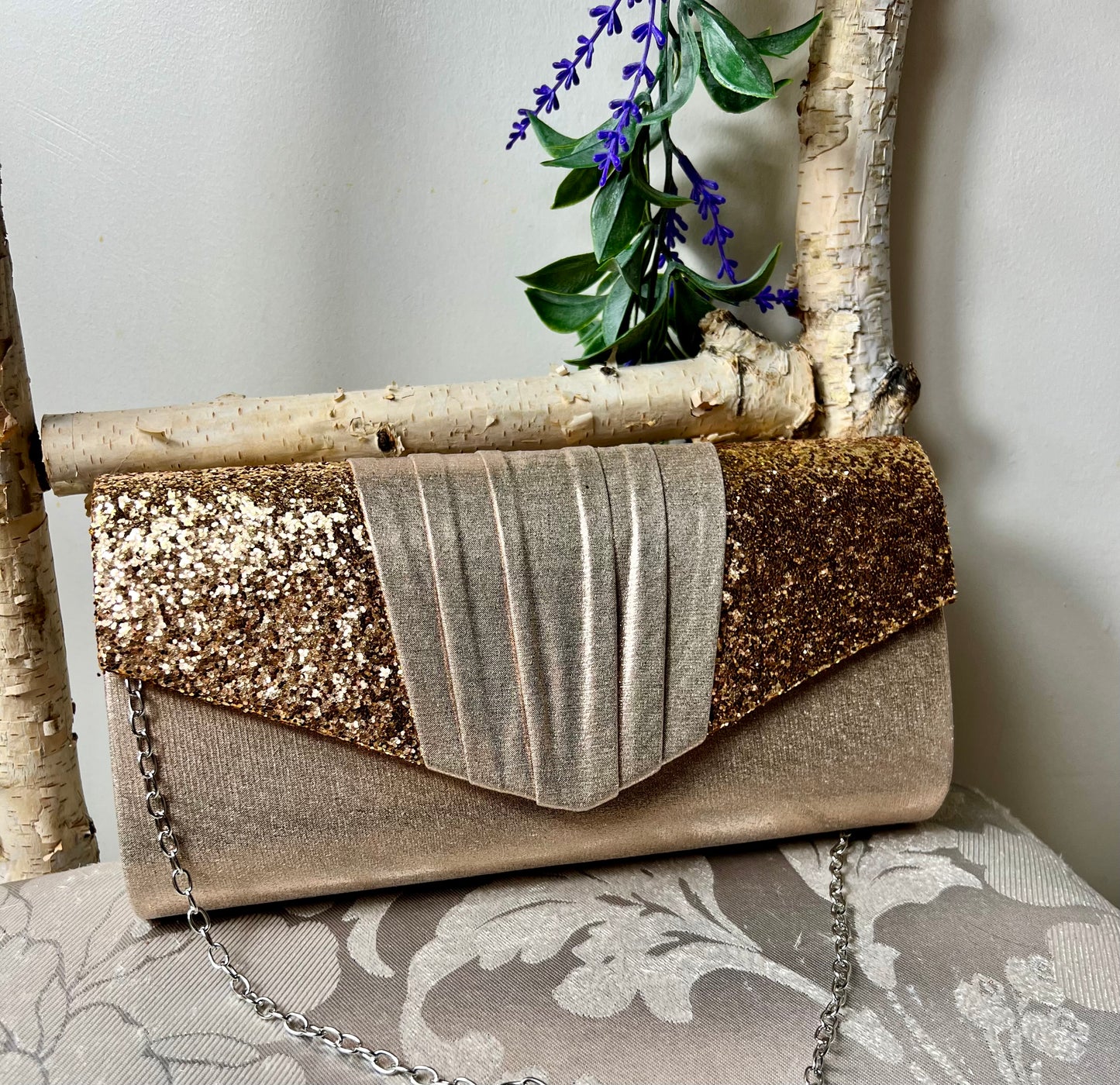 Bolso Triángulo Dorado
