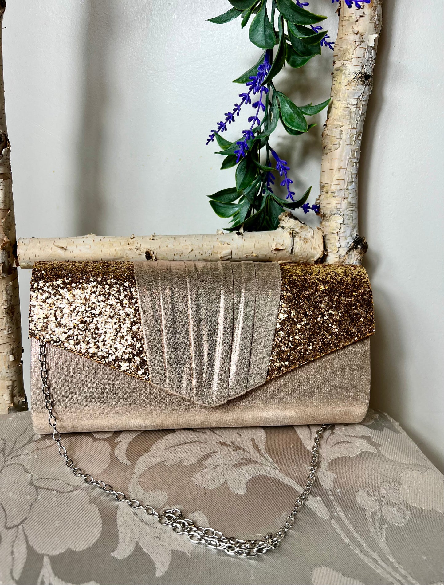 Bolso Triángulo Dorado