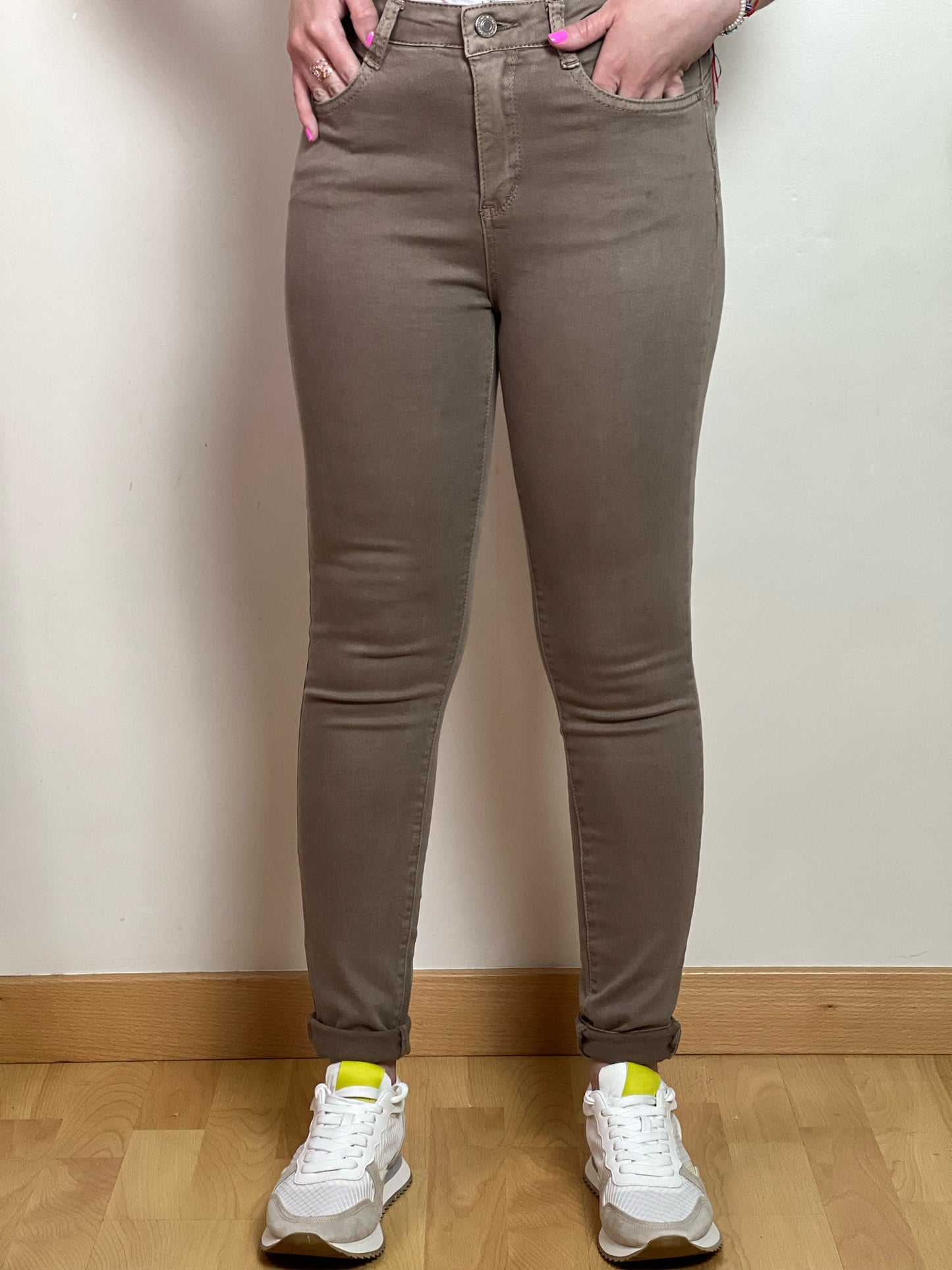 Pantalón basic marrón